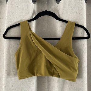 Super cute cross cross detail Lululemon sports bra!